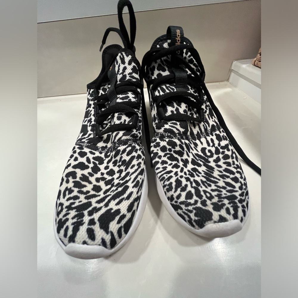 ✳️ Adidas swift run leopard print running shoes women’s size 10M - Picture 2 of 10